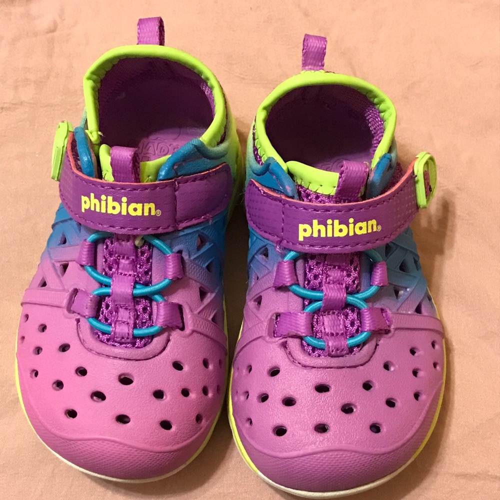 Stride Rite: phibian fade sneaker sandal